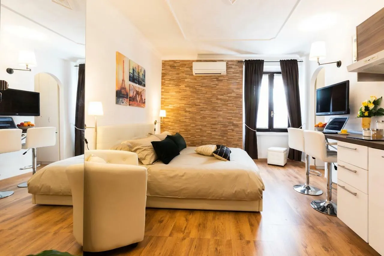 Smart Apartment - Milan Downtown 0*,  Włochy